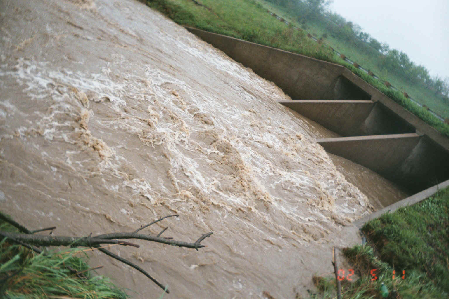 FLOOD010_7a.jpg (569061 bytes)